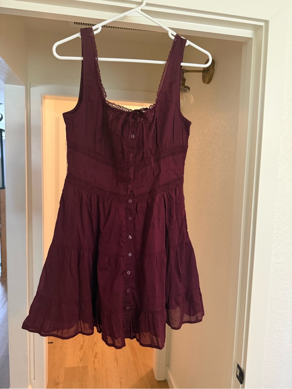 Gap Lace-Trim Sleeveless Tank in Burgundy